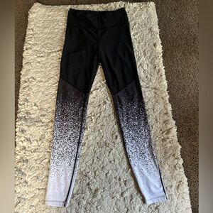 White Fox Active Black & White Ombre Speckled Large Leggings with Zipper Pocket
